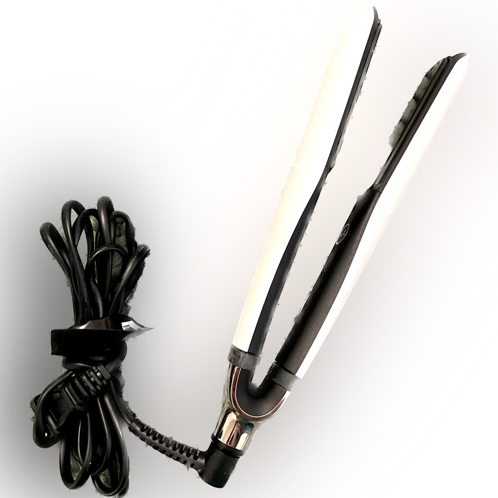 GHD platinum+ 1” smart styler flat iron.